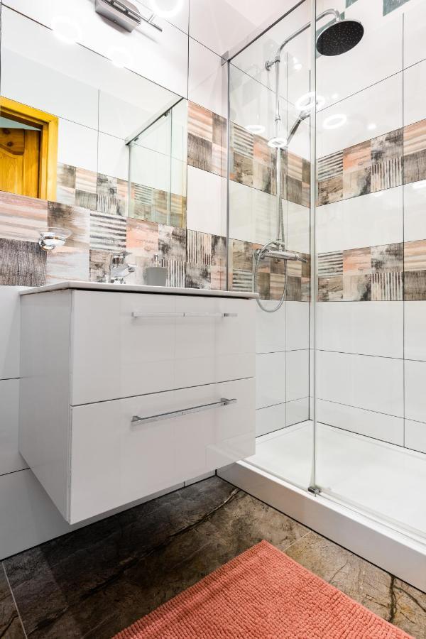 Classy Old Town Apartment - By Upstairs Krasków Εξωτερικό φωτογραφία