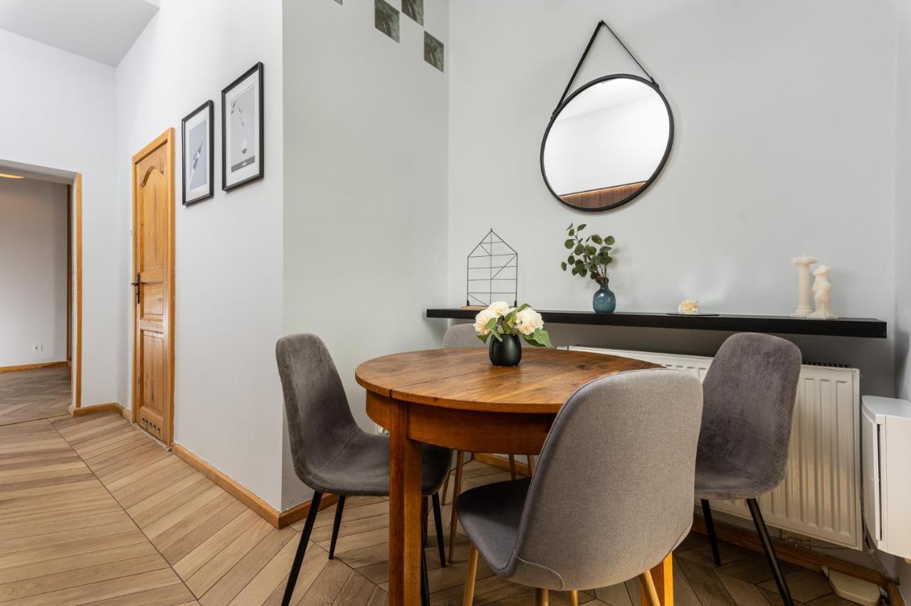 Classy Old Town Apartment - By Upstairs Krasków Εξωτερικό φωτογραφία