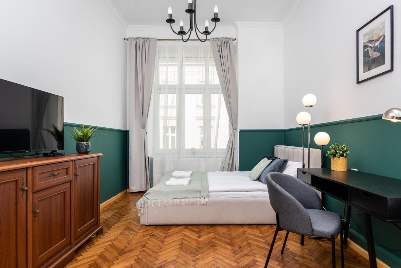 Classy Old Town Apartment - By Upstairs Krasków Εξωτερικό φωτογραφία