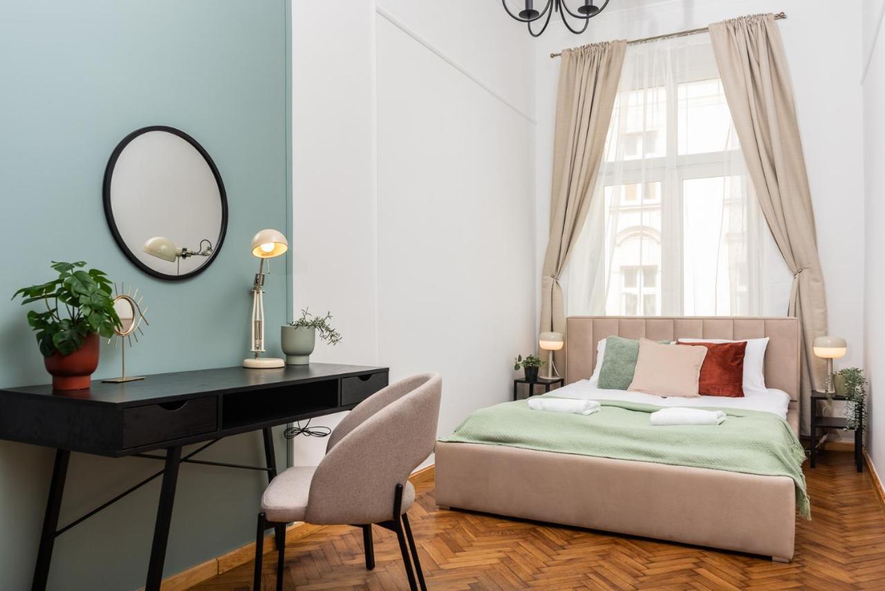 Classy Old Town Apartment - By Upstairs Krasków Εξωτερικό φωτογραφία