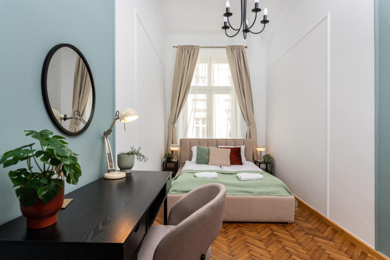 Classy Old Town Apartment - By Upstairs Krasków Εξωτερικό φωτογραφία