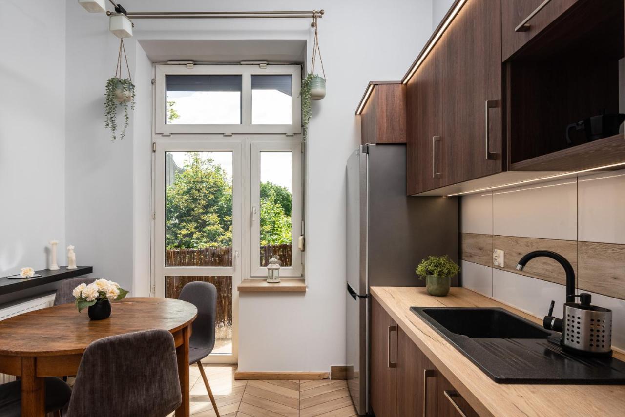 Classy Old Town Apartment - By Upstairs Krasków Εξωτερικό φωτογραφία